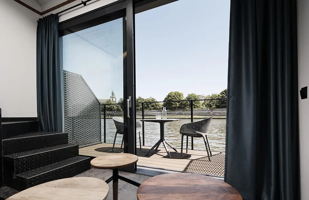 New Port Apartments On The River-1